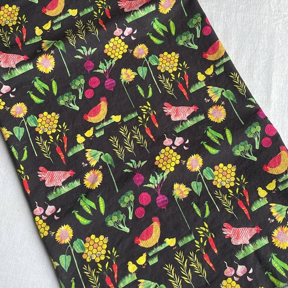 Fabric remnants, 3 pieces, cotton/cotton blend, springtime and farm motif - Picture 3 of 5